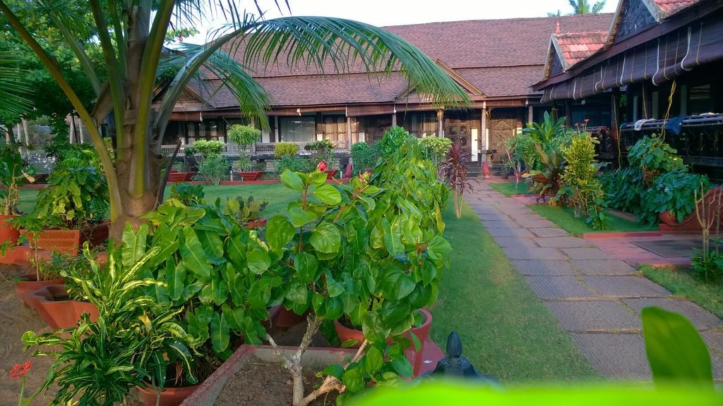 Palm Tree Anex Hotell Varkala Exteriör bild
