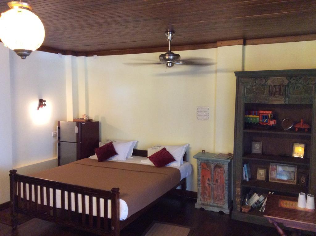 Palm Tree Anex Hotell Varkala Rum bild